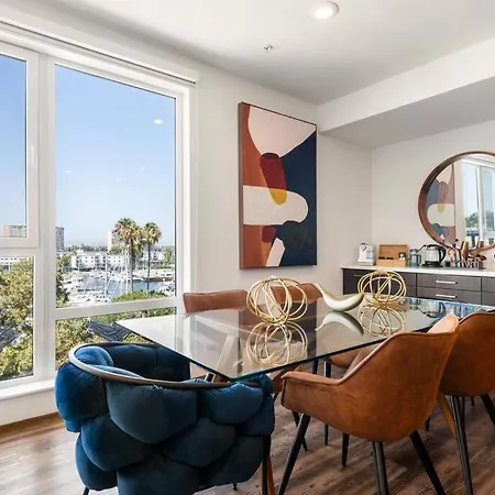Sky-High Elegance Waterfront Penthouse 4 Beds Apartment